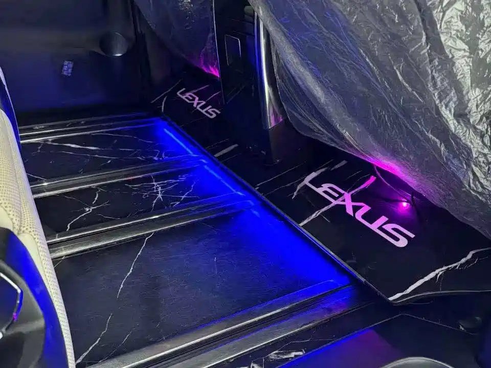 Lexus LM 2020 300h мест