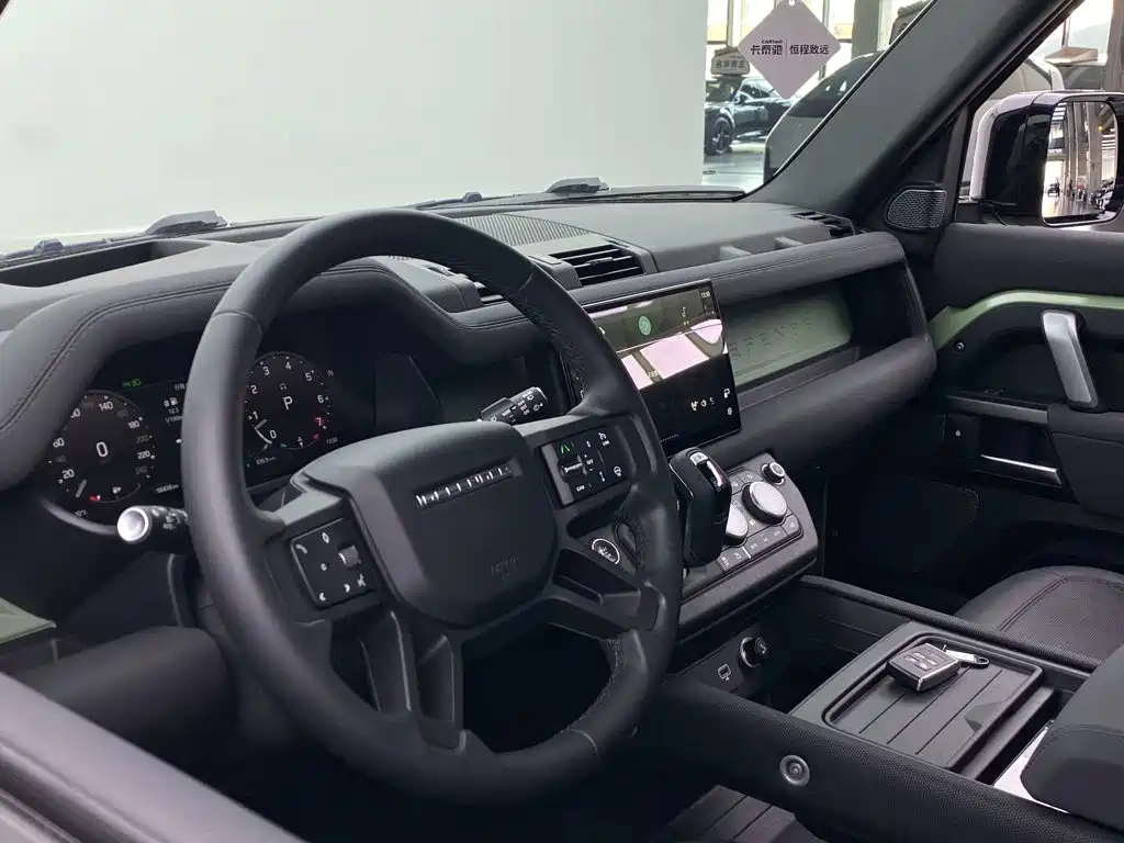 Land Rover Defender — миниатюра 40