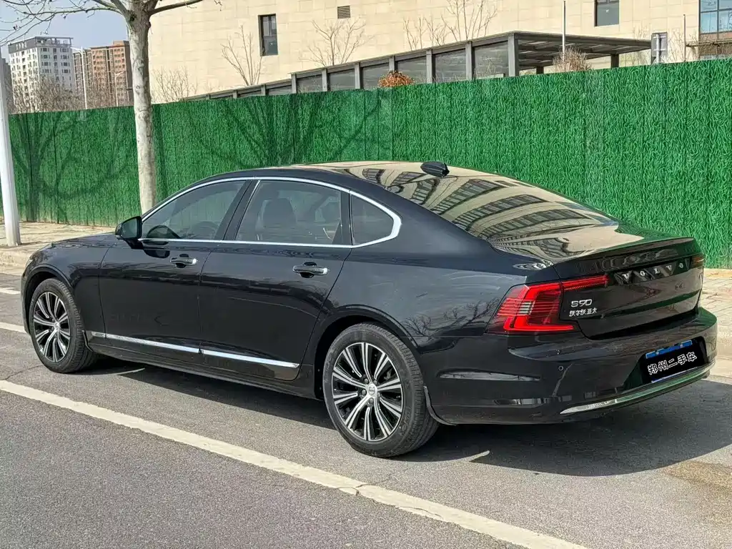 VOLVO S90