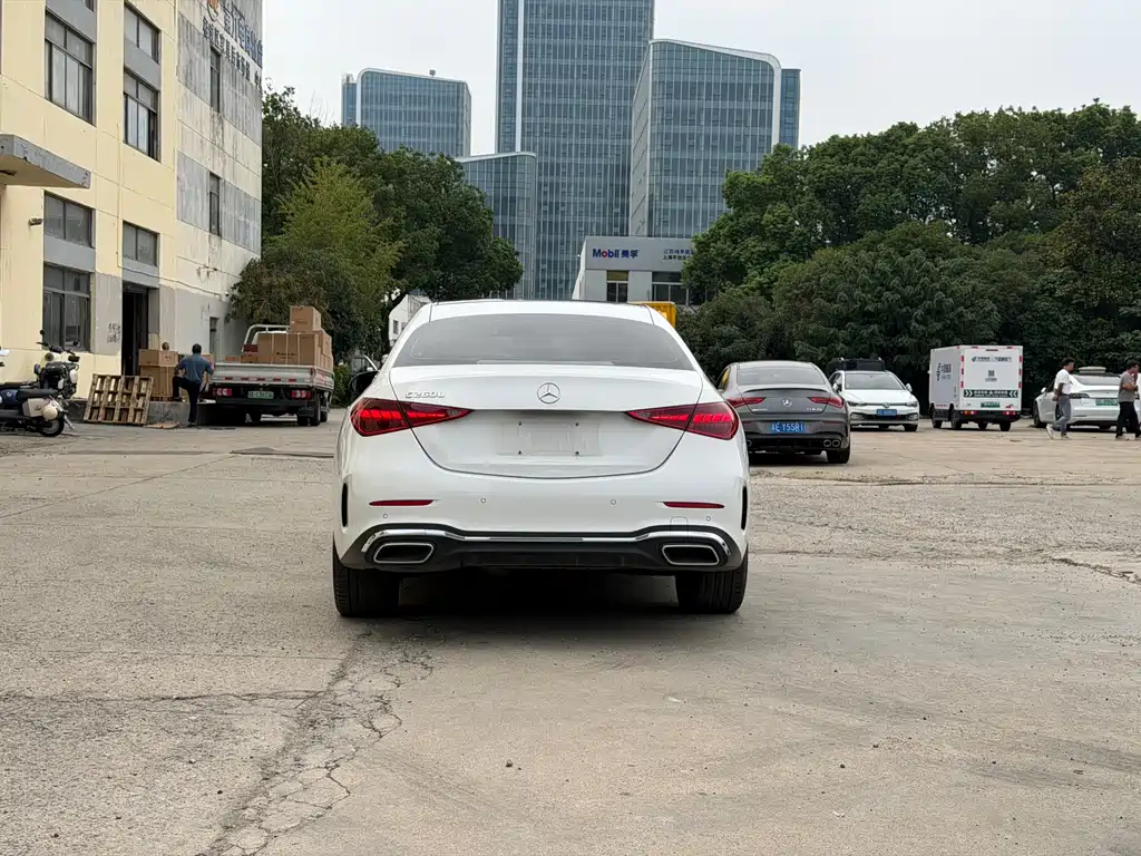 Mercedes-Benz C-Class — миниатюра 11