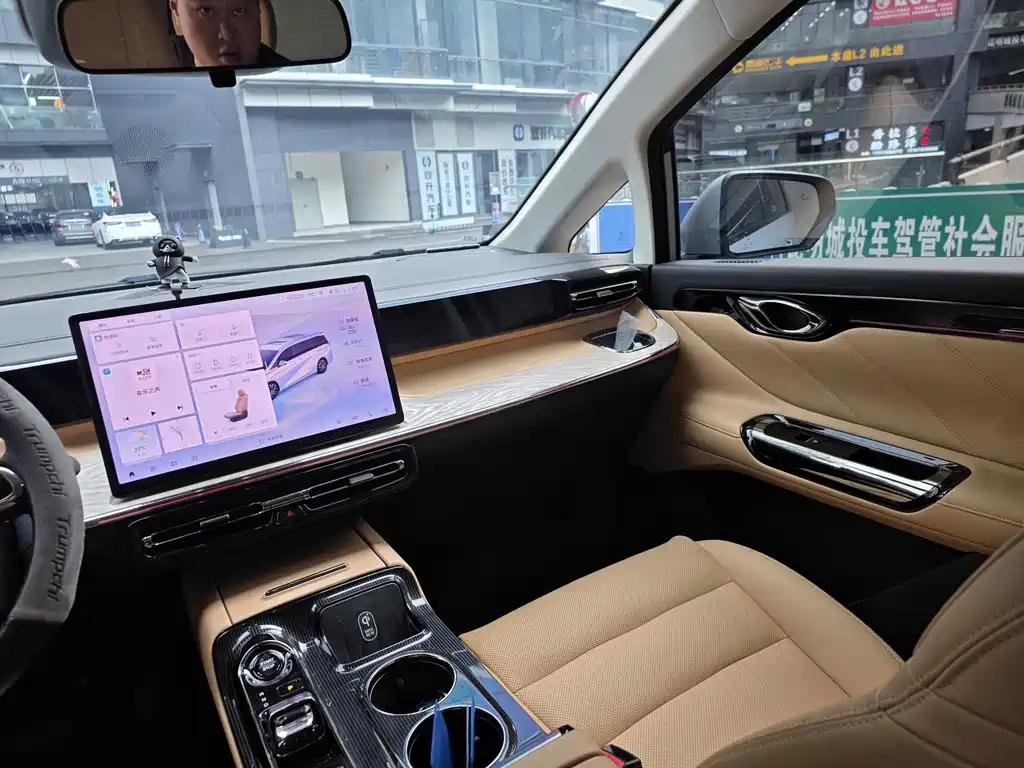 GAC Motor 传祺E8 PHEV — миниатюра 13