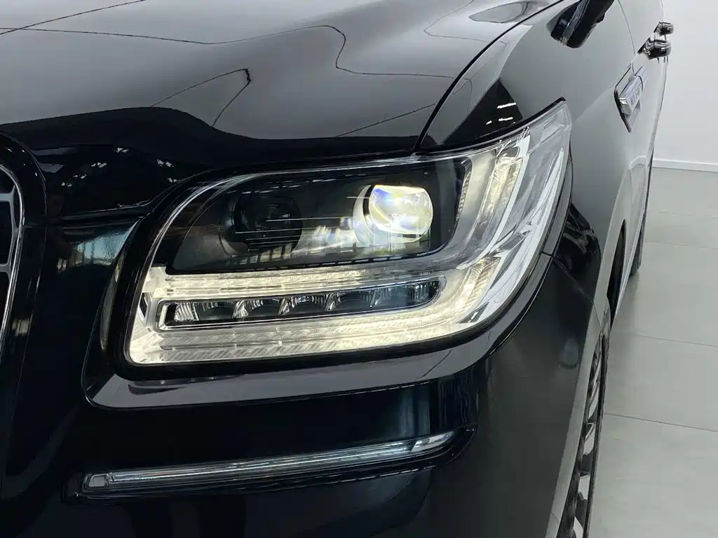 Lincoln Navigator — миниатюра 11