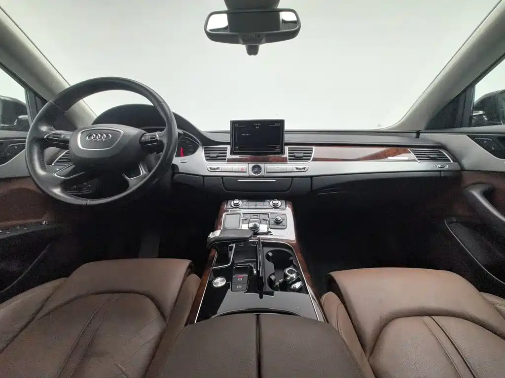 Audi A8 — миниатюра 5