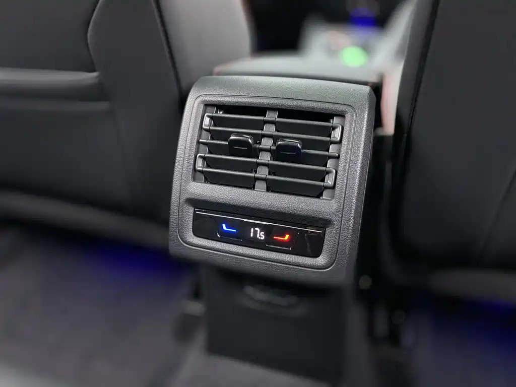Volkswagen Golf GTI — миниатюра 25