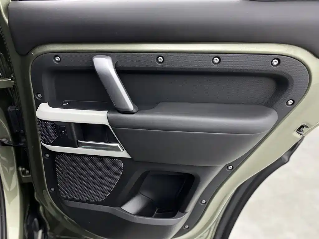 Land Rover Defender — миниатюра 36
