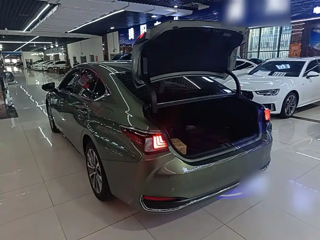Lexus ES — миниатюра 5