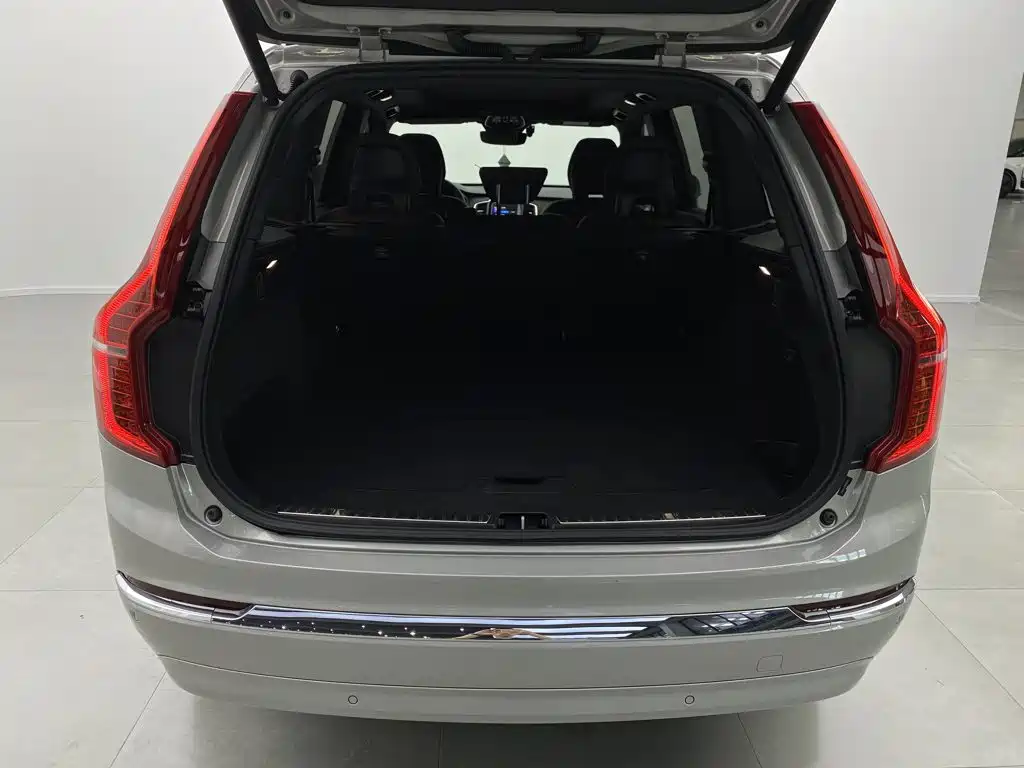Volvo XC90 — миниатюра 9