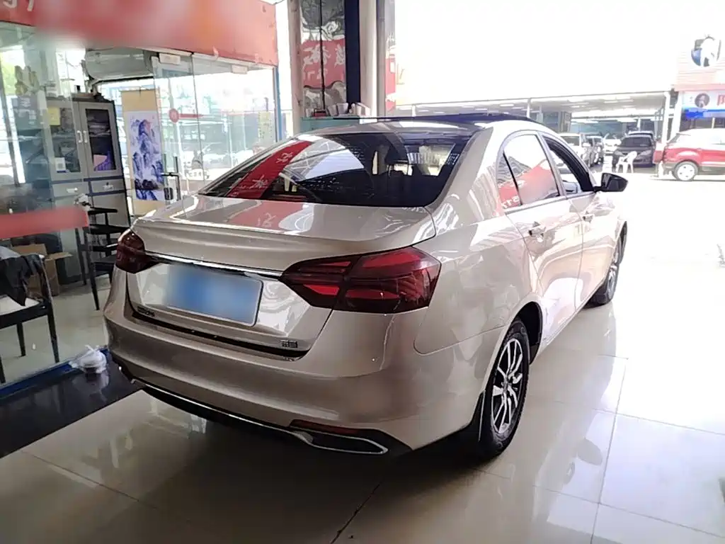 Geely Emgrand — миниатюра 7