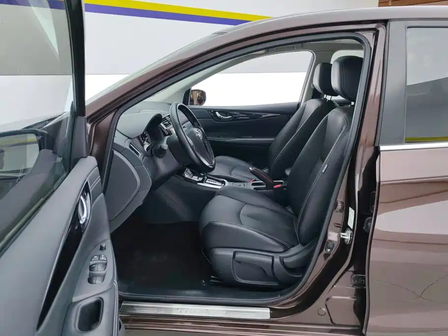 Nissan Tiida — миниатюра 9