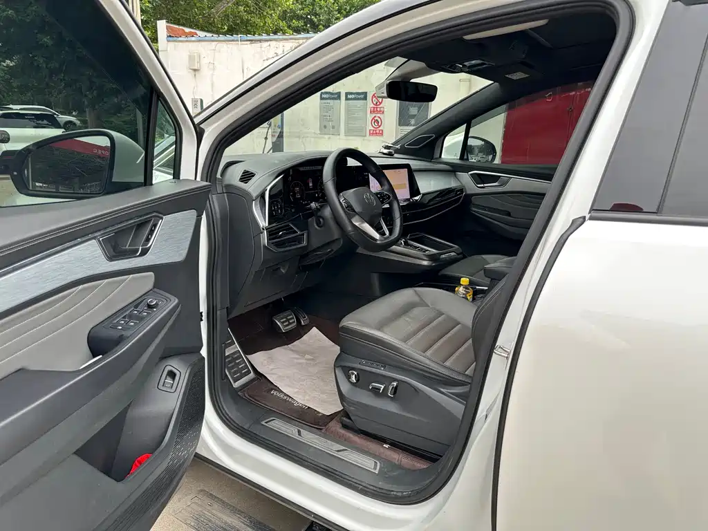 Volkswagen Viloran 2021 380TSI R-Line