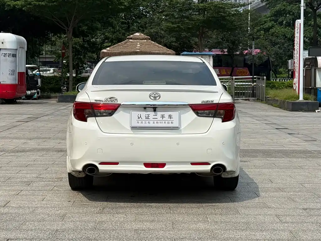 Toyota Reiz — миниатюра 5