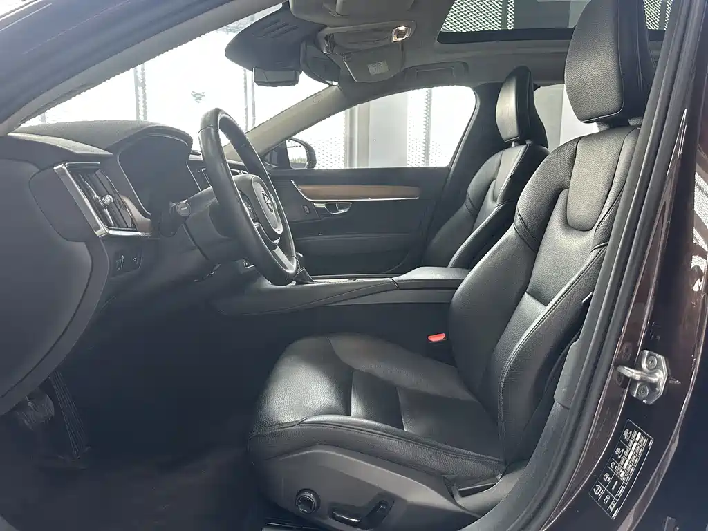 Volvo S90 — миниатюра 7