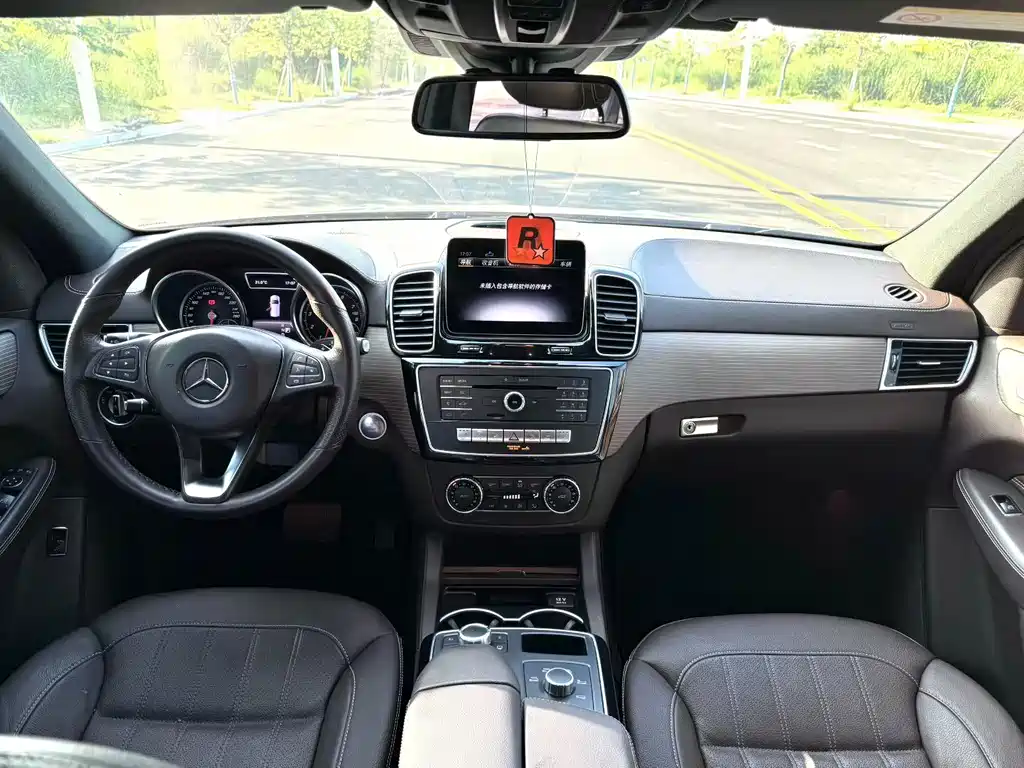 Mercedes-Benz GLE (Import) — миниатюра 8