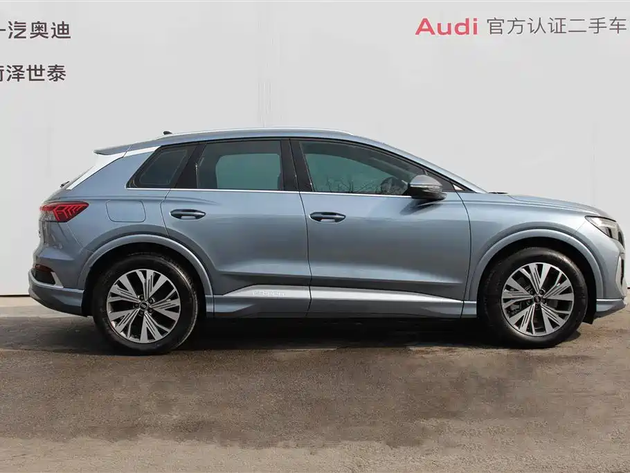 AUDI Q4 E TRON