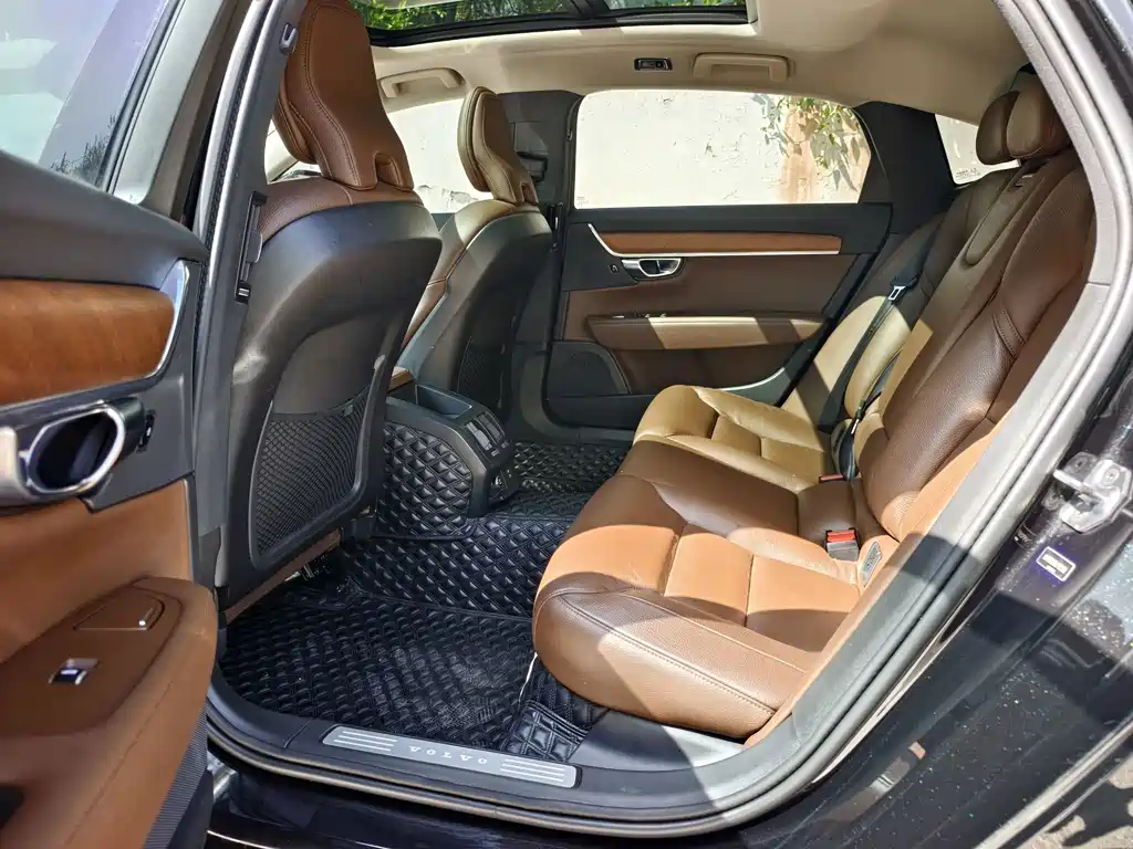 Volvo S90 — миниатюра 8