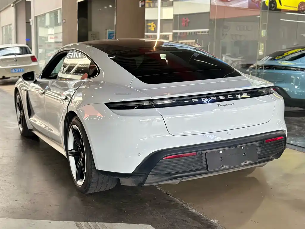 Porsche Taycan — миниатюра 10