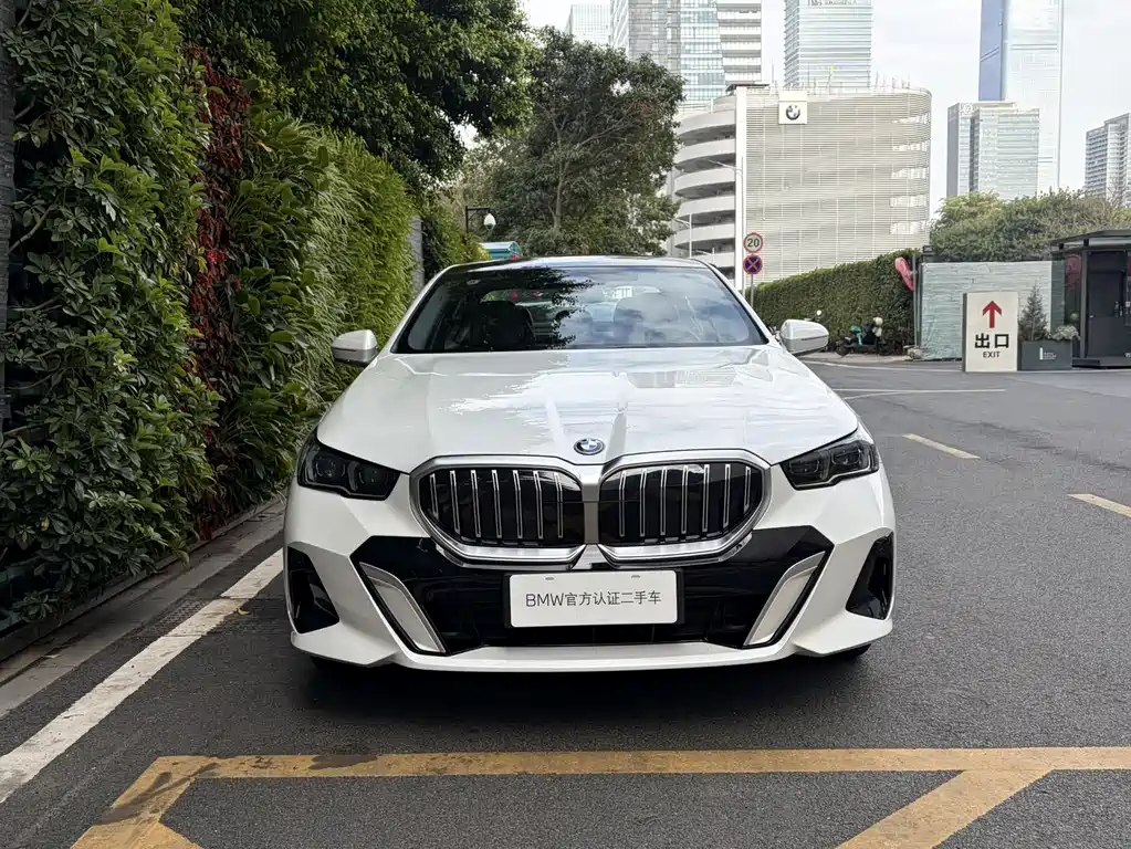 BMW I5
