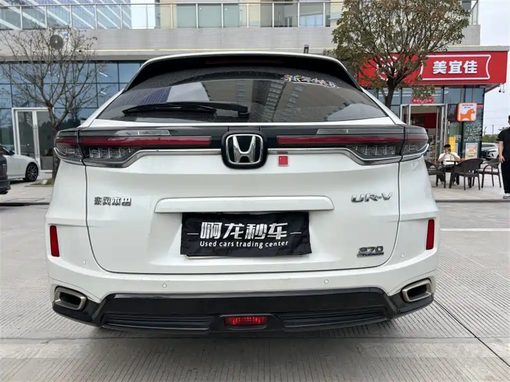 HONDA UR V