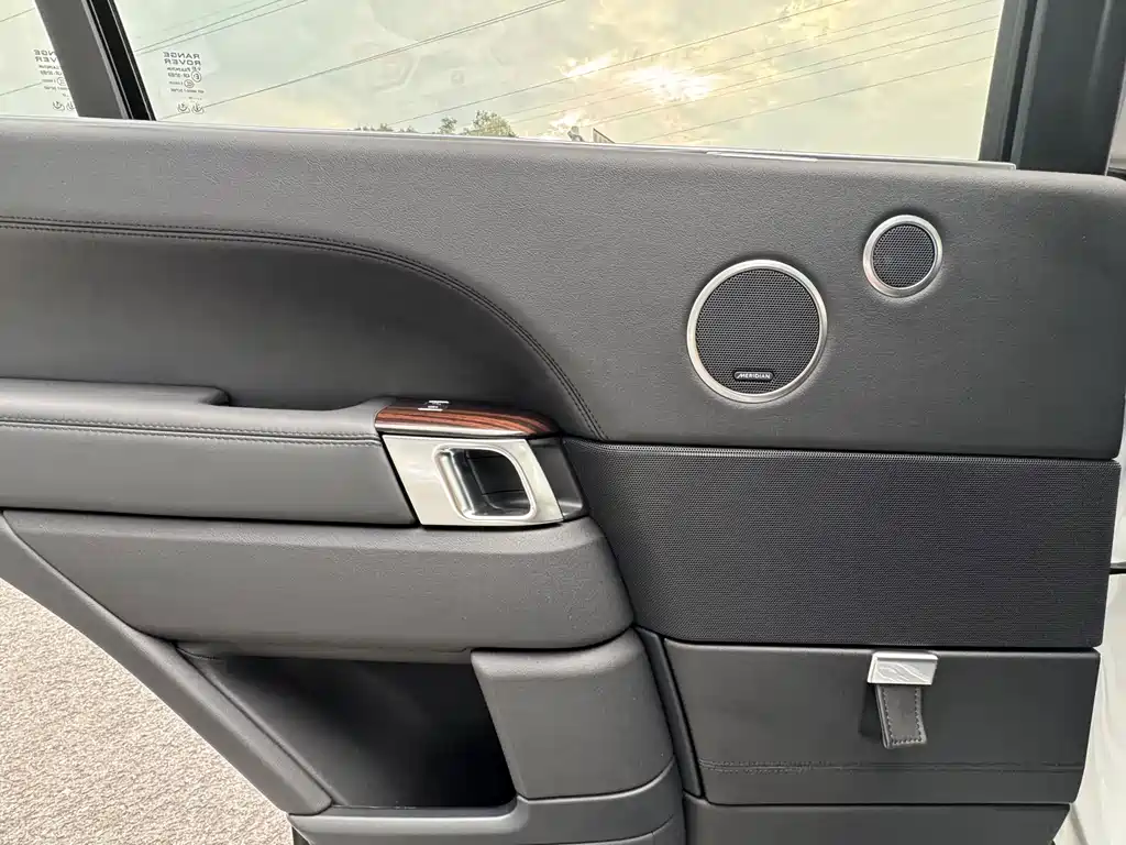 Land Rover Range Rover — миниатюра 10