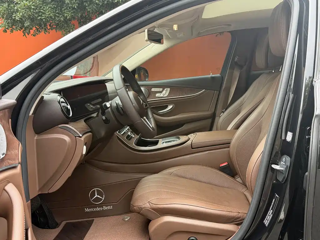Mercedes-Benz E-Class — миниатюра 17