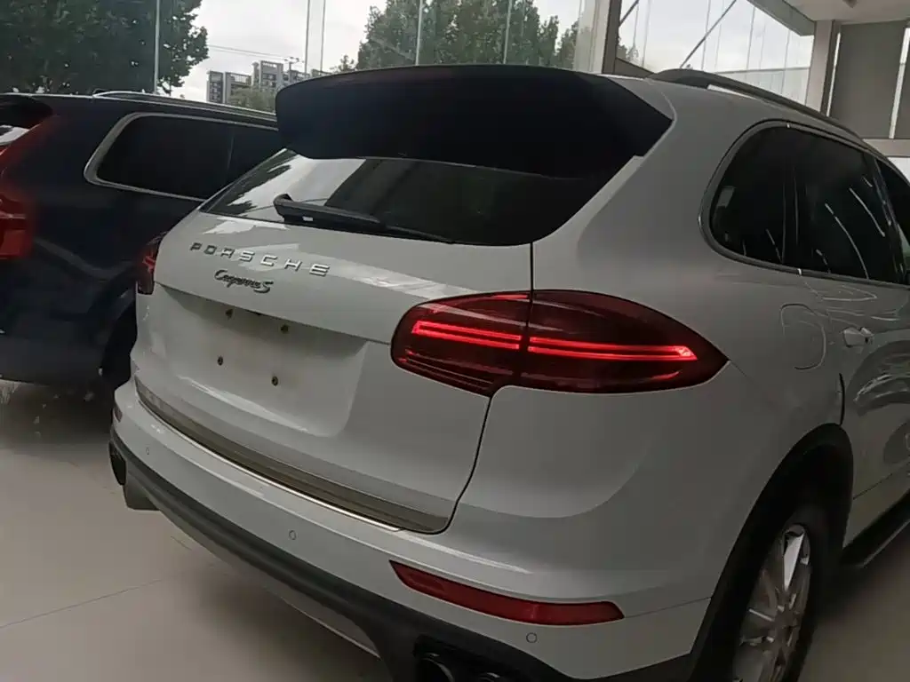 Porsche Cayenne — миниатюра 6