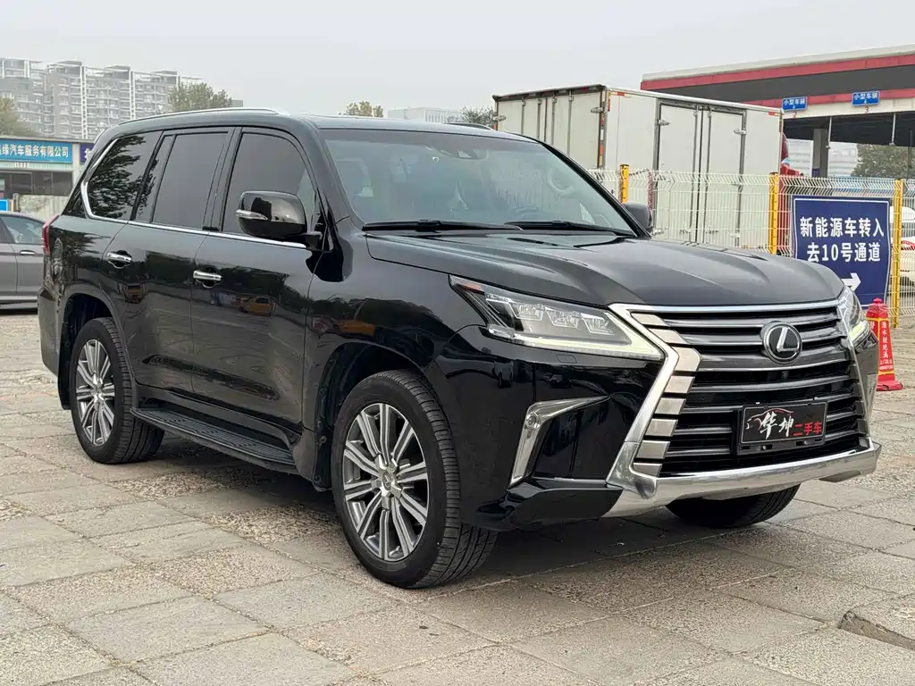 LEXUS LX