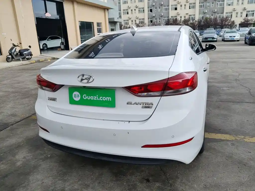 Hyundai Elantra — миниатюра 6
