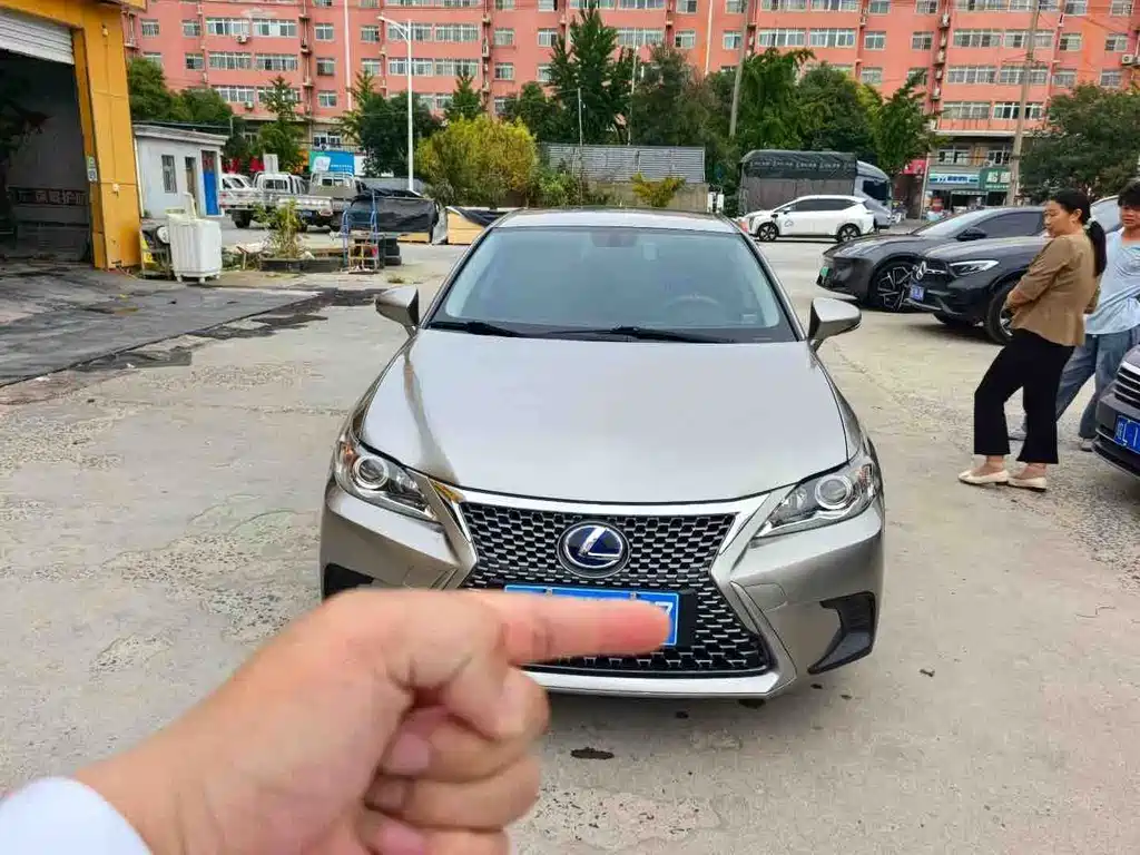 Lexus CT — миниатюра 2