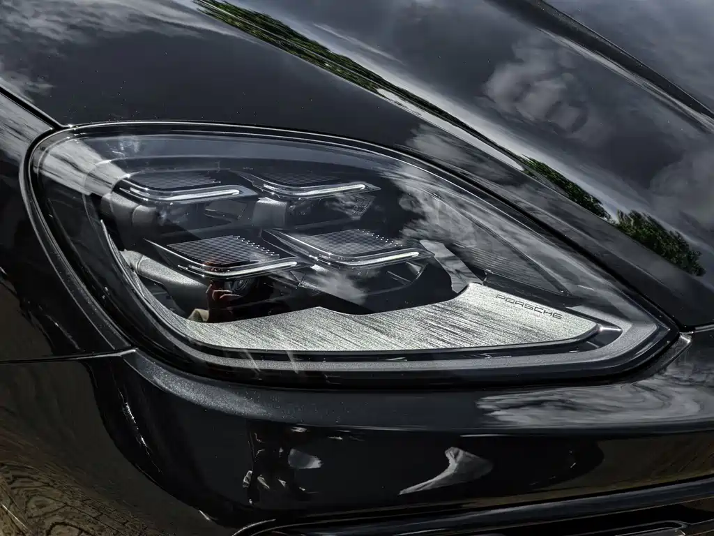 Porsche Cayenne — миниатюра 11