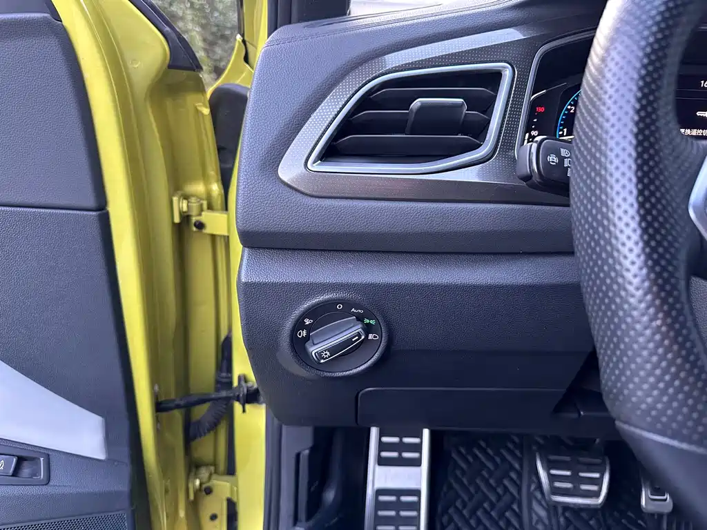 VOLKSWAGEN T ROC EXPLORING SONGS