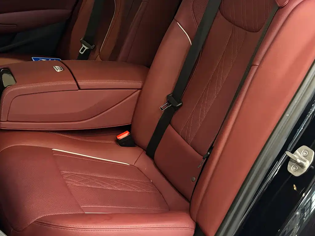BMW 5 Series — миниатюра 16