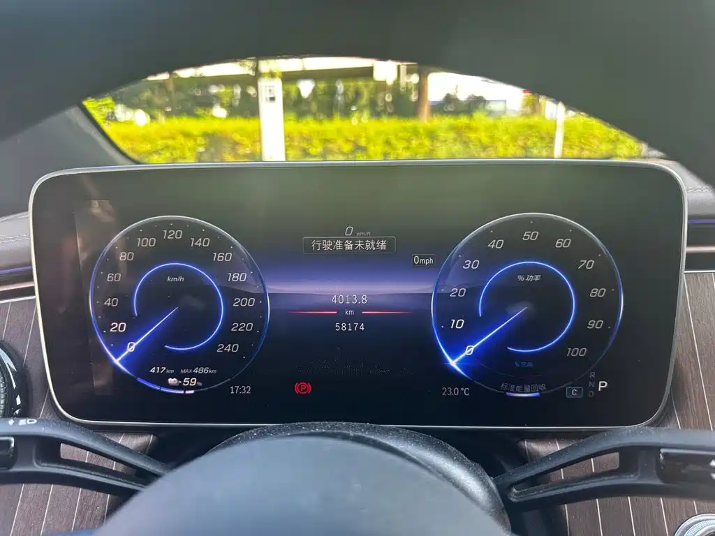 Mercedes-Benz EQE SUV — миниатюра 17