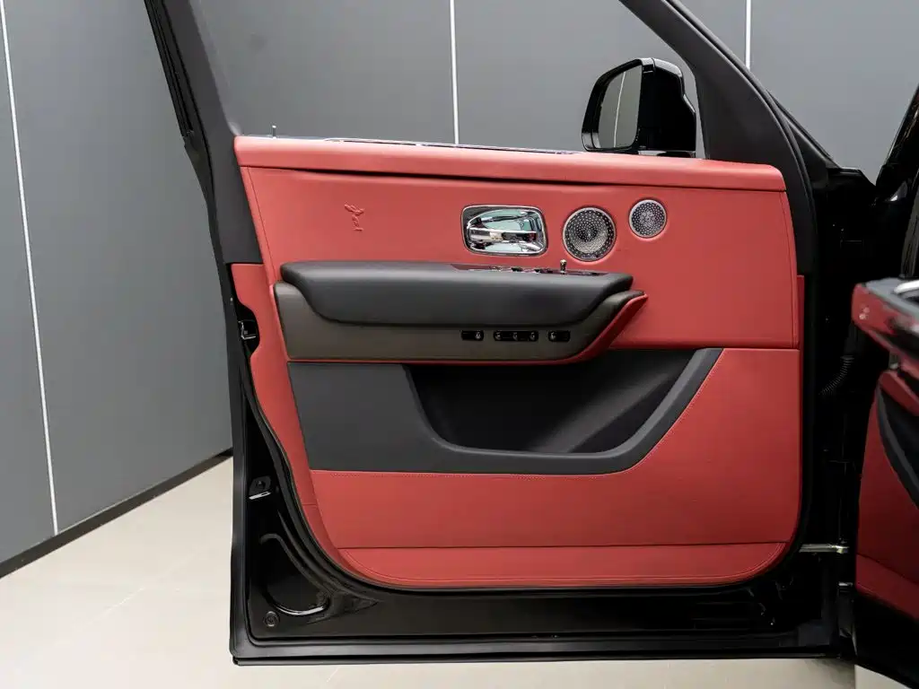 Rolls-Royce Cullinan — миниатюра 8