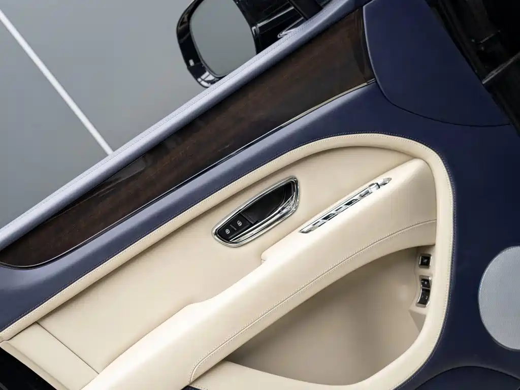 Bentley Bentayga — миниатюра 7