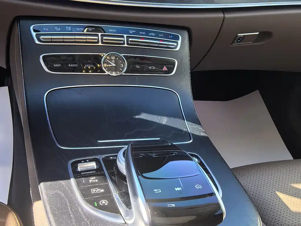Mercedes-Benz E-Class — миниатюра 13