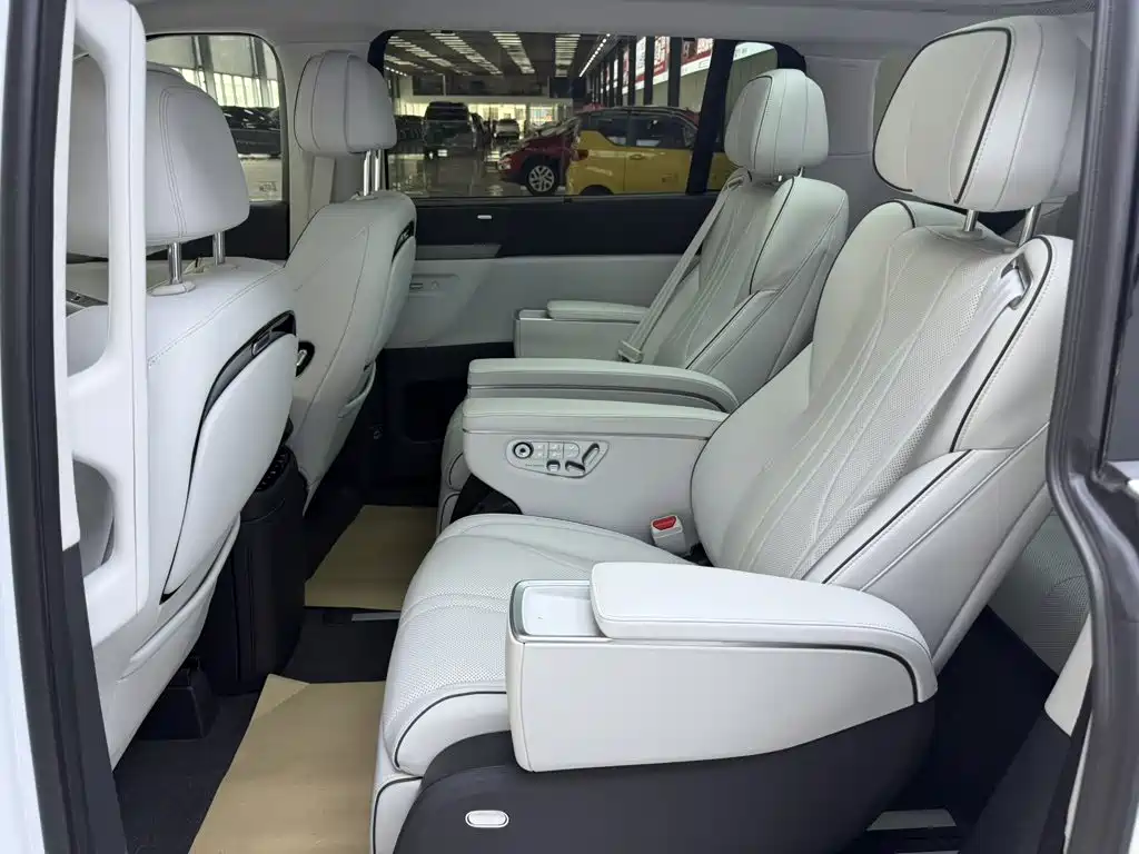 XPeng X9 — миниатюра 11