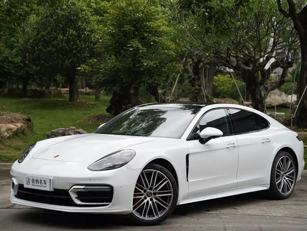 Porsche Panamera 2021