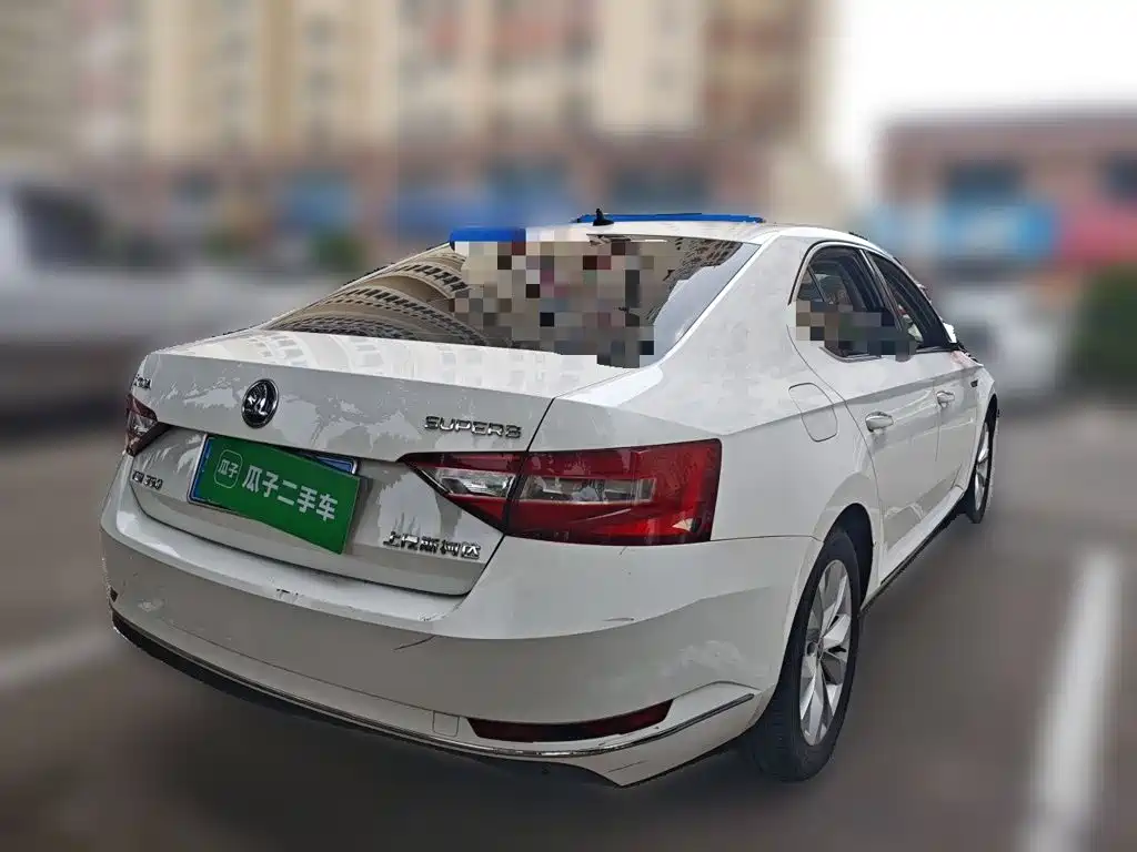 Skoda Superb — миниатюра 4