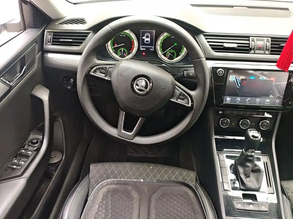 Skoda Superb — миниатюра 6