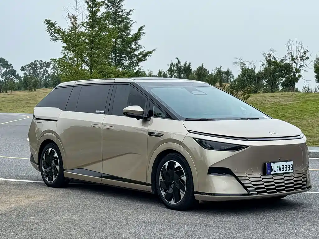 XPeng X9 — миниатюра 4
