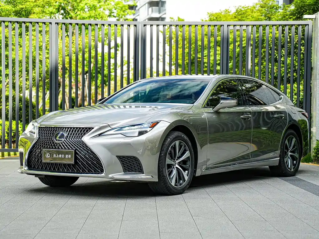 Lexus LS 2022