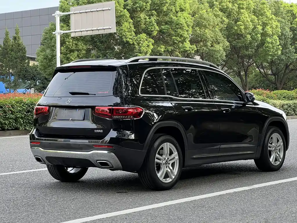 MERCEDES-BENZ GLB