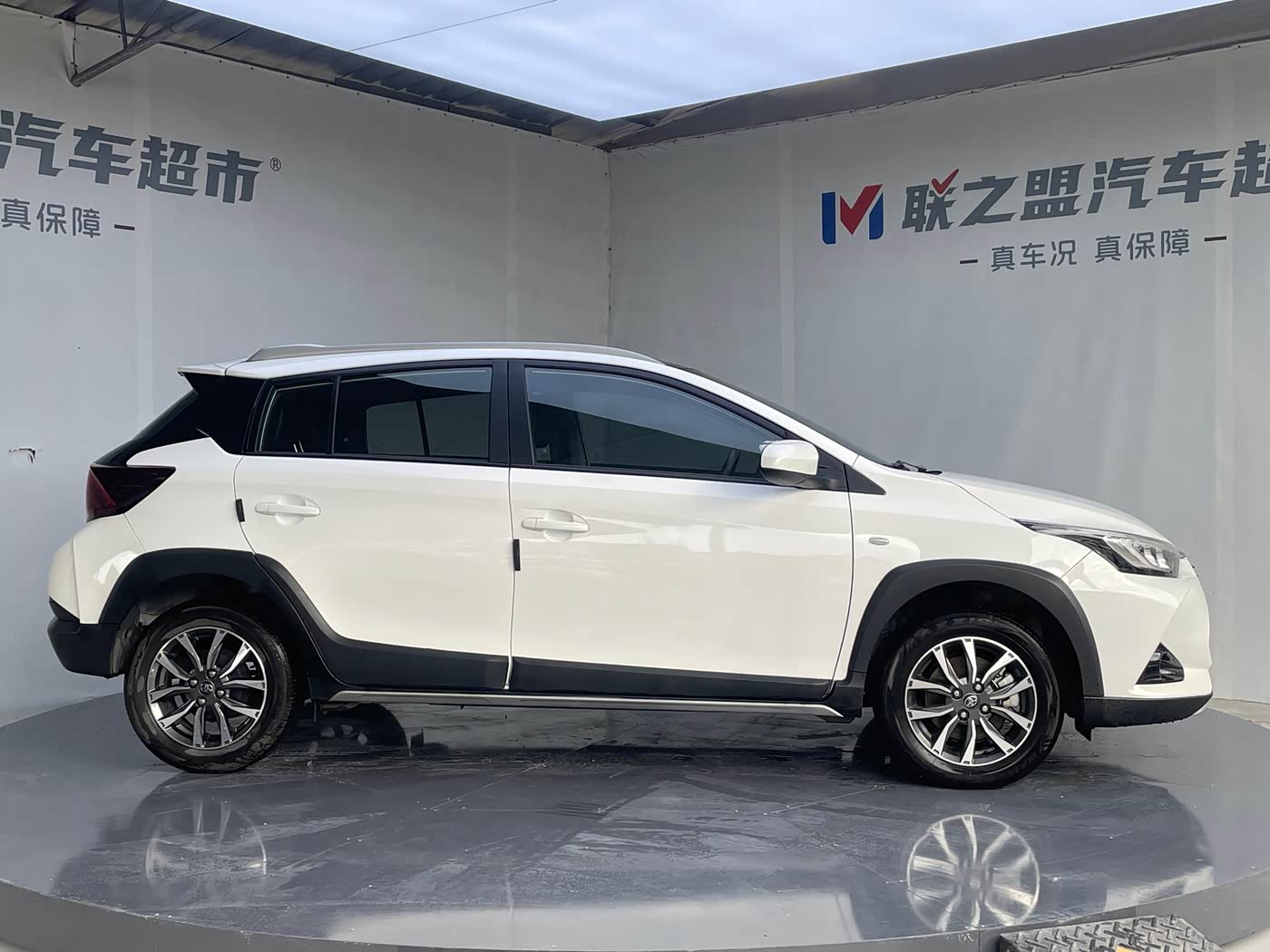 Toyota YARiS L Zhi Xuan 1.5 л 2022 г. Белый, пробег 16000 км