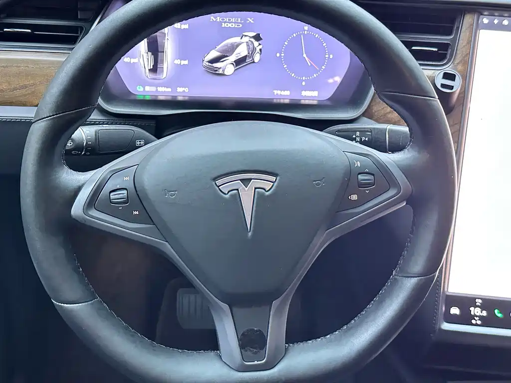 Tesla Model X — миниатюра 13