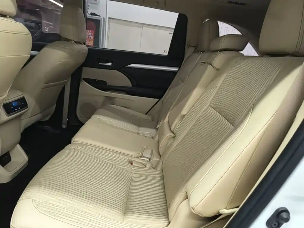 Toyota Highlander — миниатюра 17