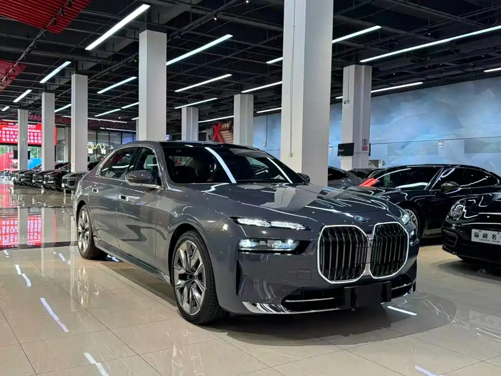 BMW 7 Series — миниатюра 2