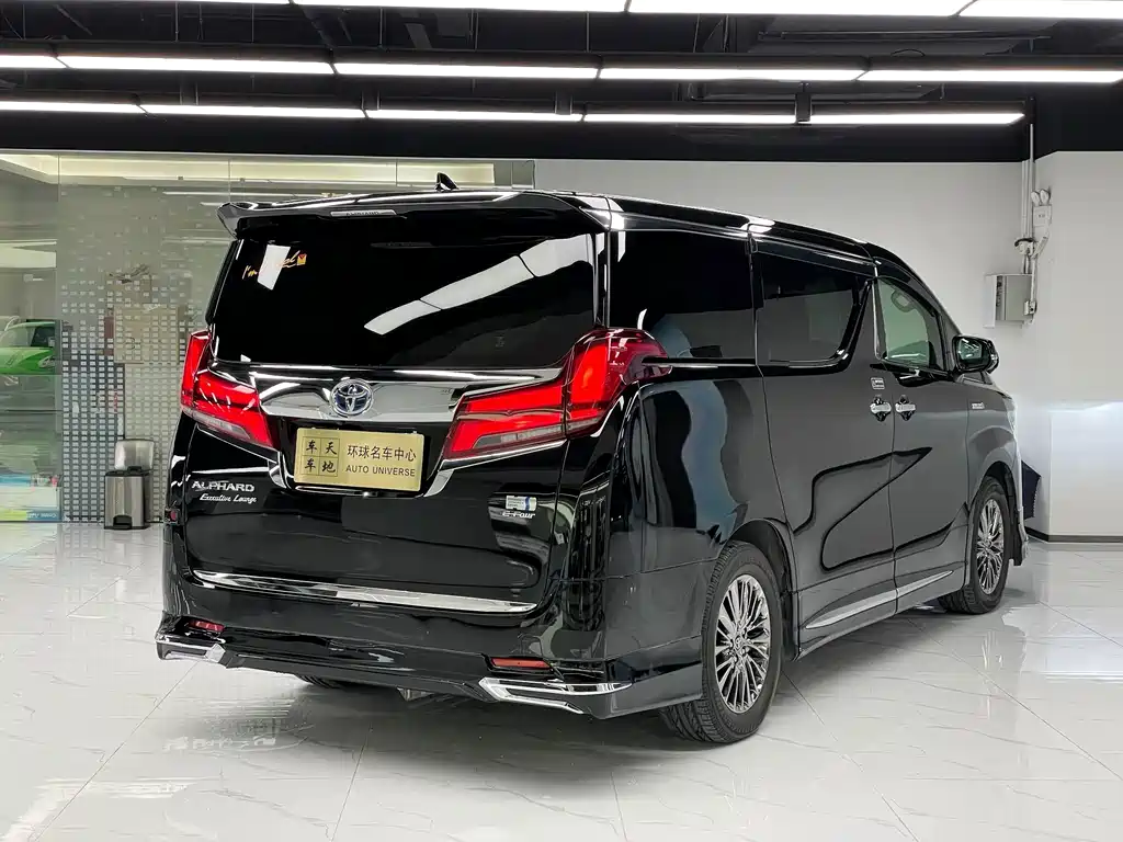 Toyota Alphard — миниатюра 12