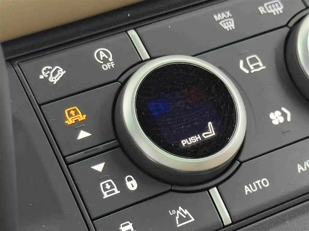 Land Rover Defender — миниатюра 16