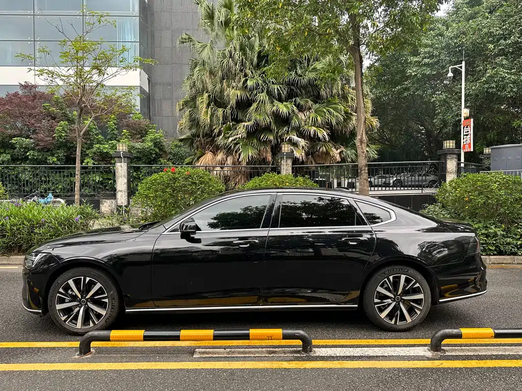 Volvo S90 2026 B5 Luxury