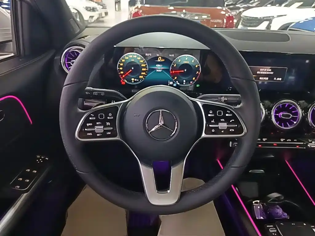 Mercedes-Benz GLA — миниатюра 11